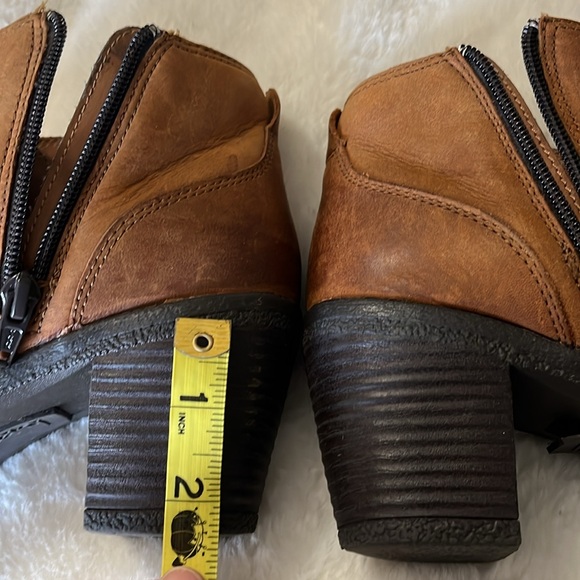 B. O. C. Brown leather booties - Picture 8 of 10